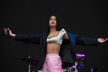 Dua Lipa - Leeds Festival in UK 08/26/2018 фото №1096372