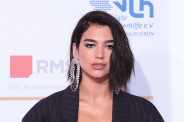 Dua Lipa – Deutscher Radiopreis 2018 in Hamburg фото №1098608