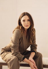 Elizabeth Olsen – Portrait Studio at the Toronto Film Festival  фото №1402686