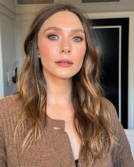 Elizabeth Olsen – Portrait Studio at the Toronto Film Festival  фото №1402687