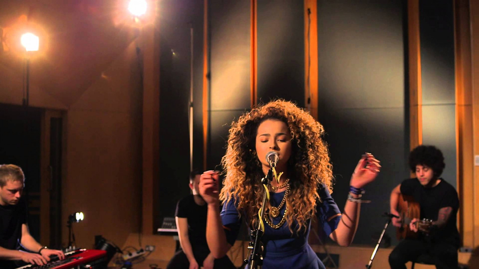 Элла Эйр (Ella Eyre)