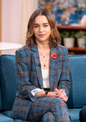 Emilia Clarke - This Morning Show in London 11/11/2019 фото №1232131