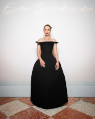 Emilia Clarke - Chaumet Gala Dinner in Venice 06/12/2024 фото №1397199