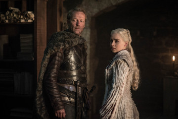Emilia Clarke - 'Game Of Thrones' (2019) 8x01 'Winterfell'  фото №1216528