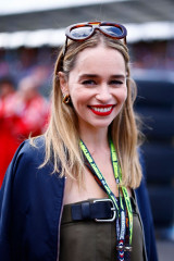 Emilia Clarke – at F1 Grand Prix of Great Britain фото №1398508