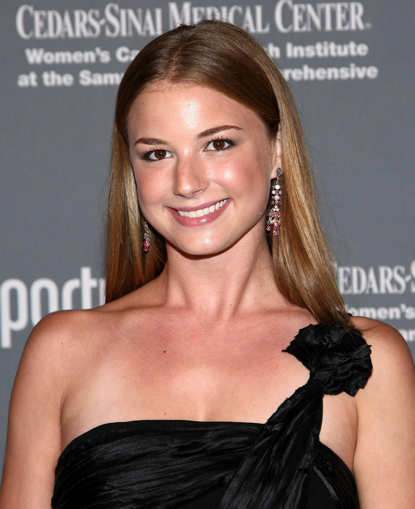 Эмили Ван Кэмп Emily Van Camp фото №1319658 Emily Vancamp 4th Annual Pink Party 09132008 1200