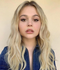 Emily Alyn Lind – Photoshoot April 2019 фото №1159296