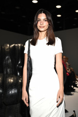 Emily Ratajkowski - Acne Studios FW 2024 Show at PFW 02/28/2024 фото №1399139