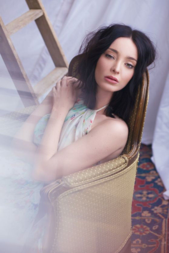 Эмма Думонт (Emma Dumont)