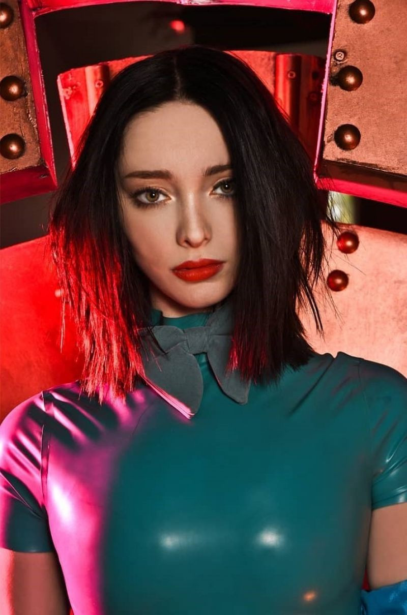 Эмма Думонт (Emma Dumont)