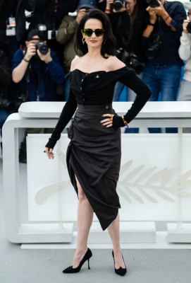 Eva Green – Jury Photocall at 77th Annual Cannes Film Festival  фото №1395150