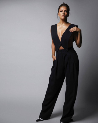 Eva Longoria – Harper’s Bazaar Spain December 2023 фото №1381278