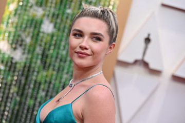 Florence Pugh - 92nd Annual Academy Awards in Los Angeles / 09.02.2020 фото №1271179