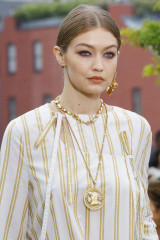 Gigi Hadid - Oscar de la Renta Spring/Summer 2019 Fashion Show in New York фото №1121380