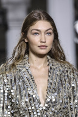 Gigi Hadid - Roberto Cavalli Spring/Summer 2019 Fashion Show in Milan фото №1121384