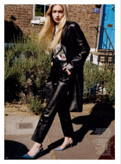 Gigi Hadid – British Vogue, December 2023 фото №1393547