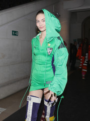 Grace Elizabeth - Fenty x Puma Fall /Winter 2017 Fashion Show in Paris фото №1034495