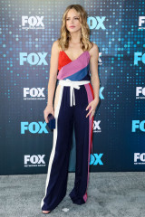 Halston Sage – Fox Upfront Presentation in NYC  фото №964974