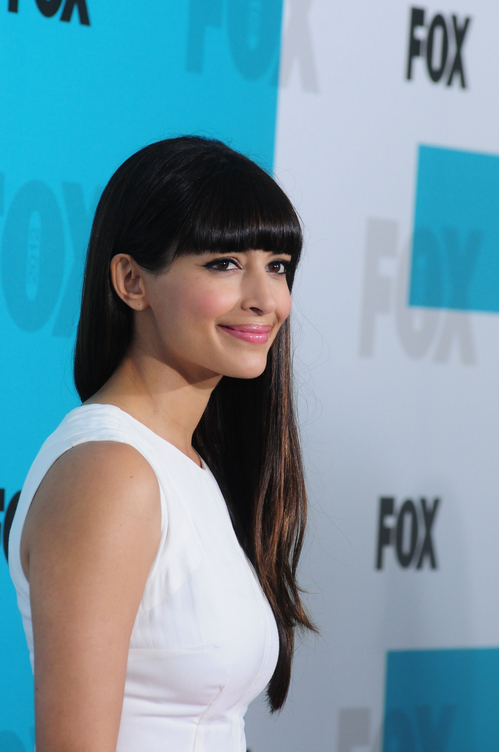 Ханна Саймон (Hannah Simone)