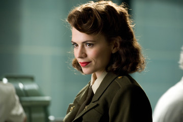 Hayley Atwell - Captain America: The First Avenger (2011) фото №1216353