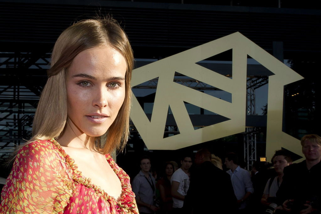 Изабель Лукас (Isabel Lucas)