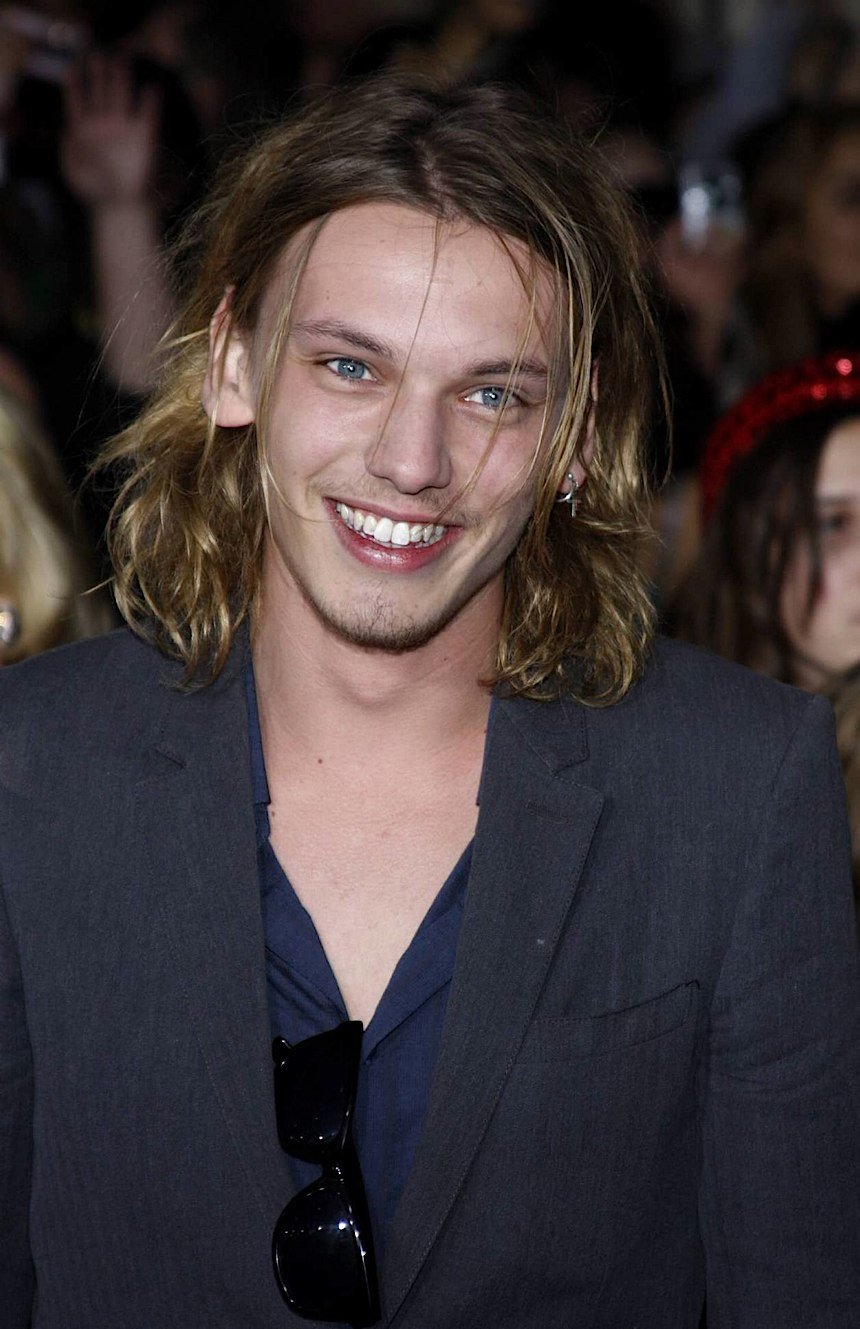 Джейми Кэмпбелл Боуэр (Jamie Campbell-Bower)