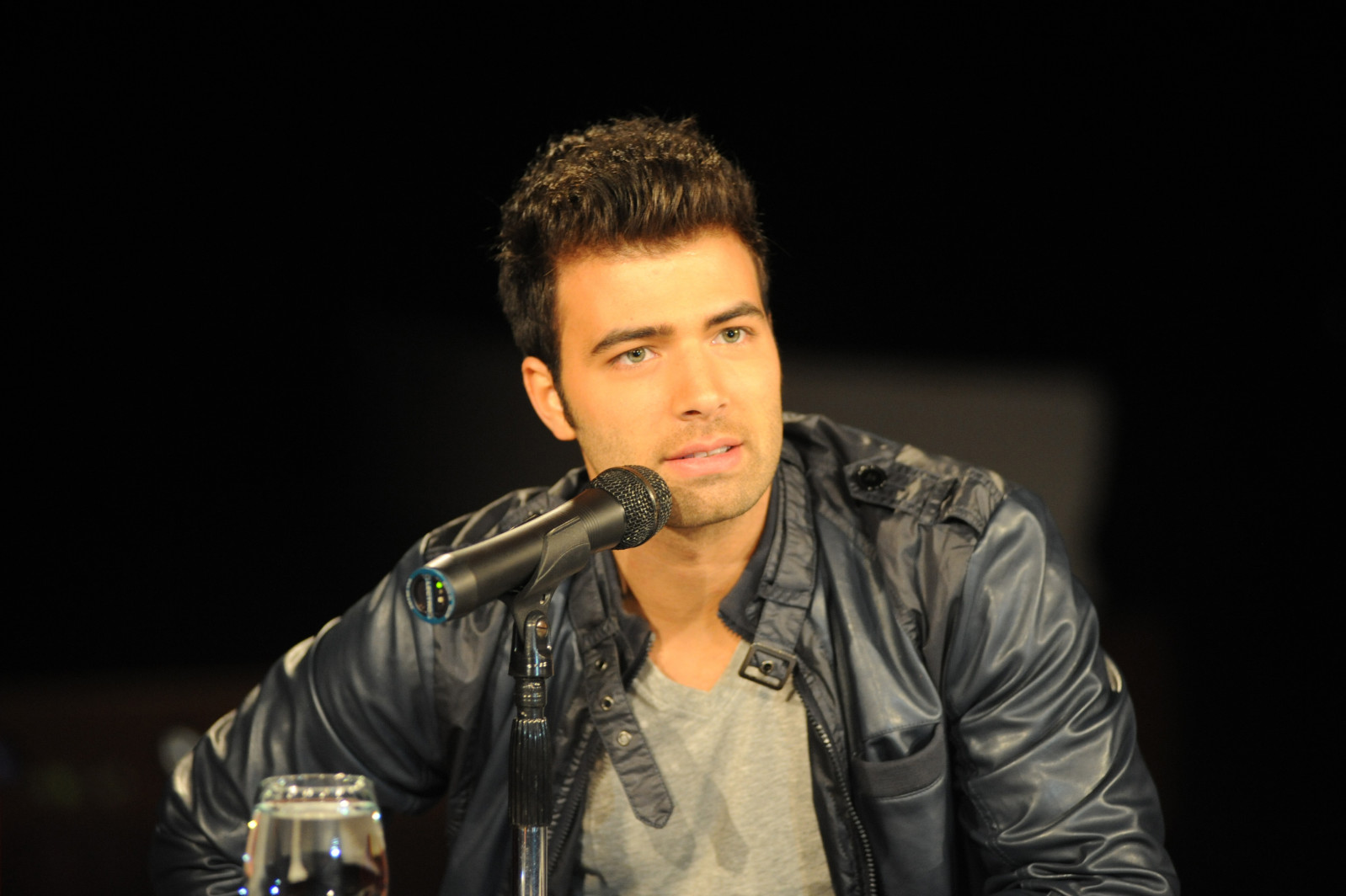 Женкарлос Канела (Jencarlos Canela)