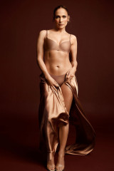 Jennifer Lopez - Intimissimi 'The New Silky Intimates' (2024) фото №1394953