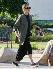 Jessica Alba at the Park in Los Angeles  фото №925919