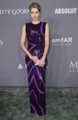 Jessica Hart – 2018 amfAR Gala in NYC фото №1048458