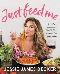 JESSIE JAMES on the Cover of Her Just Feed Me Book, 2020 фото №1259558
