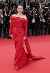 Juliette Binoche at The 77th Annual Cannes Film Festival фото №1396074