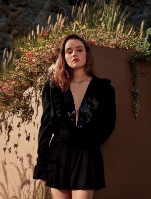 Kaitlyn Dever – V Magazine Winter 2018 фото №1122299