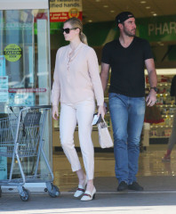 Kate Upton and Justin Varlander Shopping at the CVS in Beverly Hills фото №1024219
