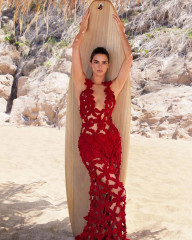 Kendall Jenner by Mert Alas &amp; Marcus Piggott for Vogue US (June/July 2024) фото №1394846