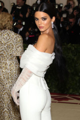 Kendall Jenner – MET Gala 2018 фото №1068585