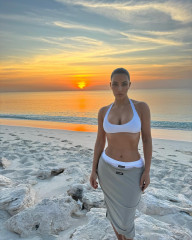 Kim Kardashian - Turks and Caicos Islands 04/05/2024 фото №1392573
