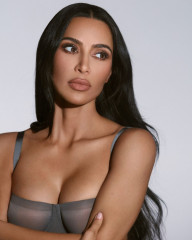Kim Kardashian - SKKN (2024) фото №1392334