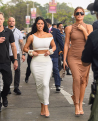 Kim Kardashian – Out in Mumbai фото №1398843