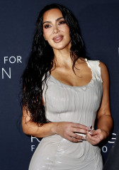 Kim Kardashian – Kering Foundation’s Caring For Women Dinner in New York фото №1402875