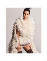 Kim Kardashian – Vogue Japan August 2019 фото №1193653