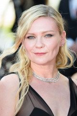 Kirsten Dunst – “Kinds Of Kindness” Premiere at Cannes Film Festival 2024 фото №1395327