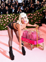 Lady Gaga Met Gala in New York фото №1169416