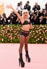 Lady Gaga Met Gala in New York фото №1169414