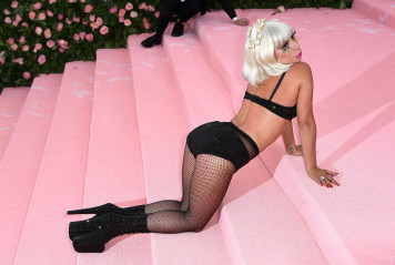 Lady Gaga Met Gala in New York фото №1169421