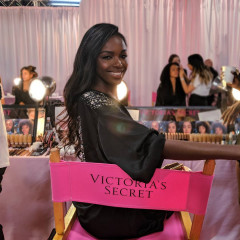 Leomie Anderson – Victoria’s Secret Fashion Show Backstage 2018 фото №1213496