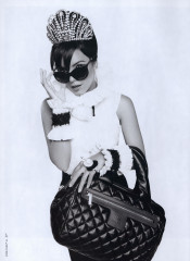 Lily Allen ~ Chanel Handbangs Fall/Winter 2009.10 by Karl Lagerfeld фото №1399997