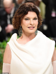 Linda Evangelista at Met Gala 2024 фото №1396012