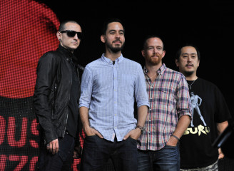 Linkin Park - Tsunami Relief Fundraiser Art Show in Tokyo 09/09/2011 фото №1235990