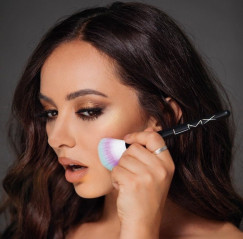 Little Mix – Photoshoot for “LMX” Cosmetics Range (2018) фото №1102799